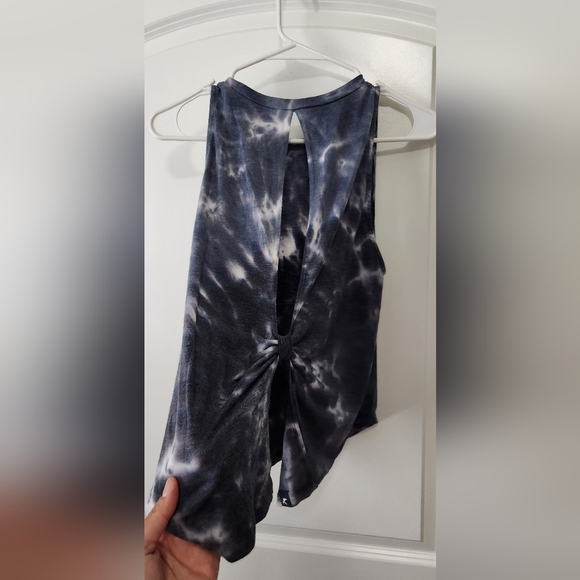 Glyder Black and White Yoga Tee Sleeveless Top - Picture 8 of 8